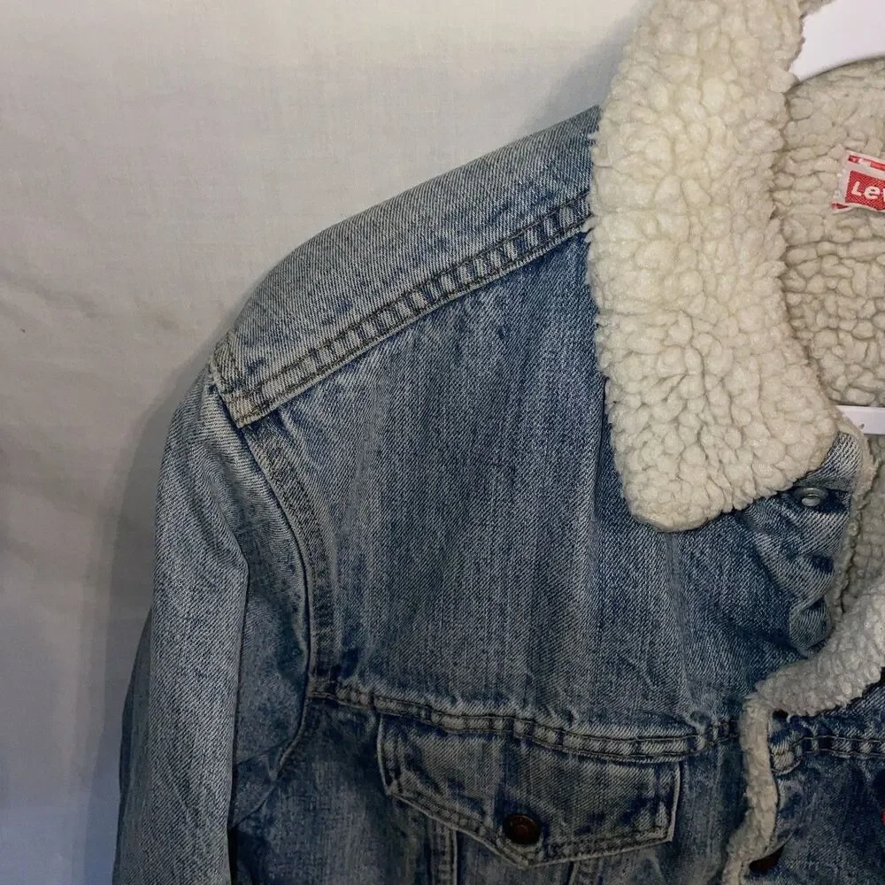 Vintage Levi’s Men’s Fleece Lined Jean Jacket Size 42 U.S. Medium Blue Outdoors